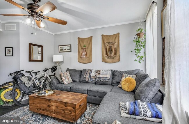 Building Photo - 2567 Kern St