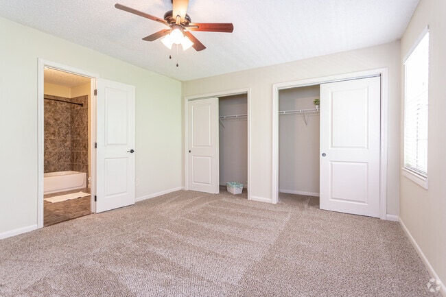 2BR, 2BA - 1,000 SF