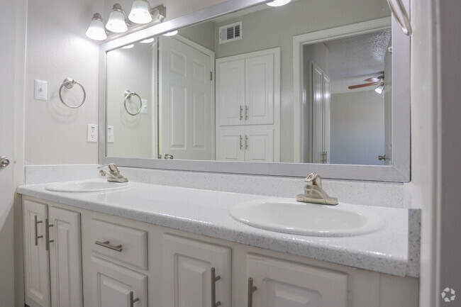 2BR, 2BA - 1129SF