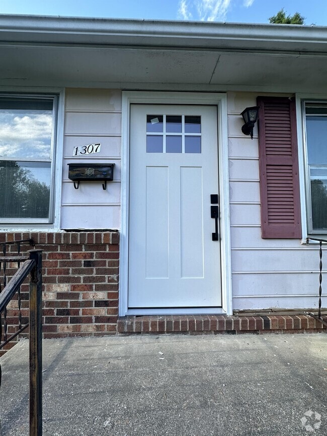 Building Photo - 1307 Willow Rd Rental