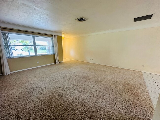 Photo - Spacious 2 Bedroom 2 Bathroom Seminole Home with Yard