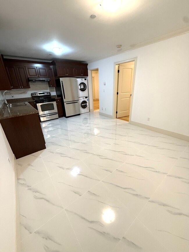 Photo - 2806 12th Av W