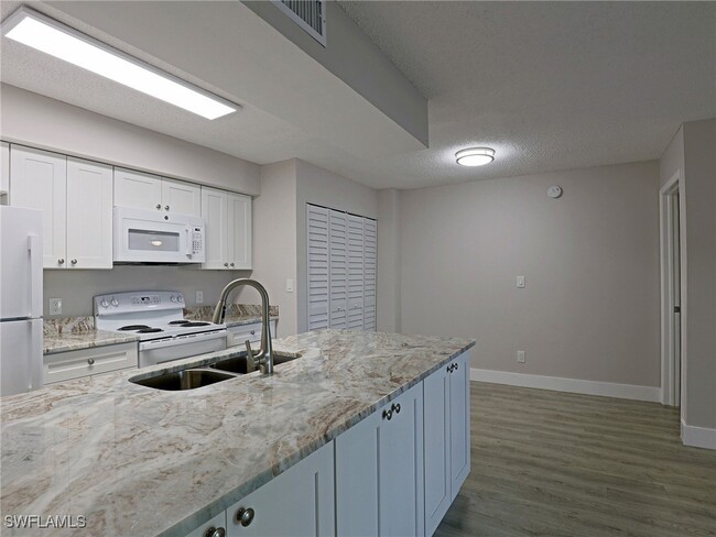 Photo - 5307 Summerlin Rd Unidad 714 Rental