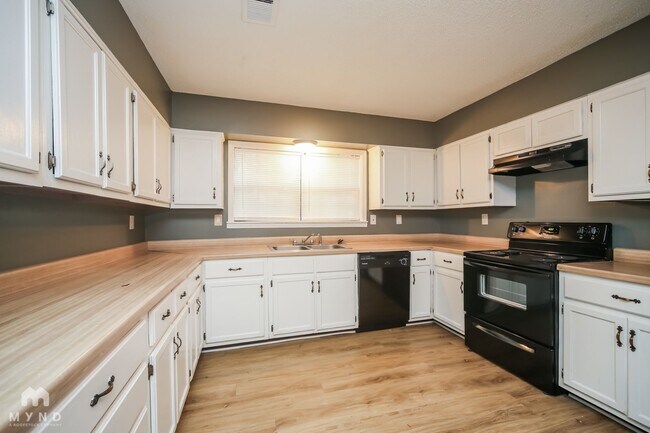 Photo - 5704 Westminister Ln