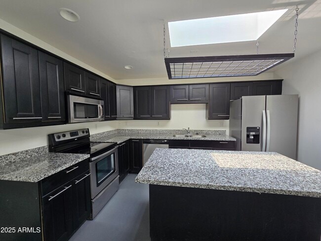 Building Photo - 2302 N 36th St Unit 8