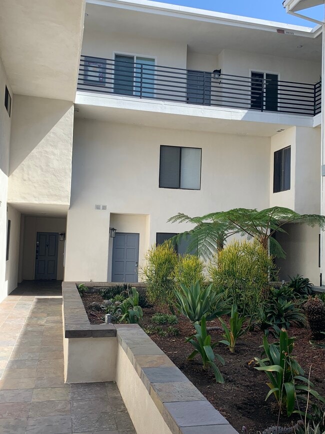 Entrada a la unidad - 1909 Pelham Ave Unidad 104