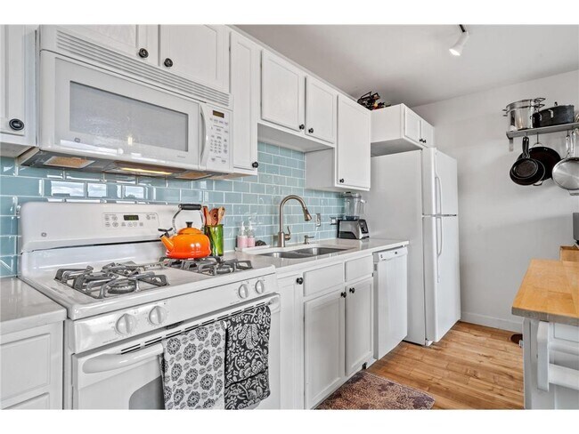 Photo - 929 Portland Ave Unidad 908