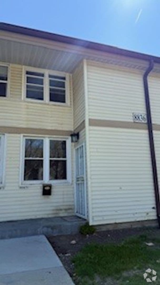 Building Photo - 8836FN95thY Unit 8836F Rental