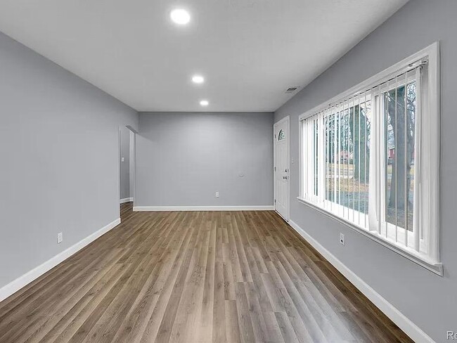 Photo - 20450 Midway Ave