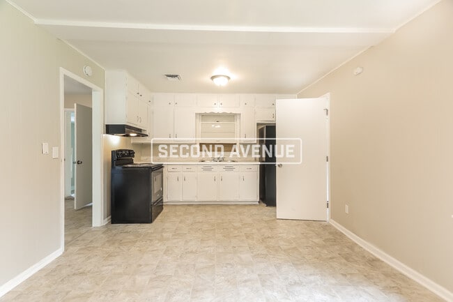 Photo - 241 Lake Dr NE