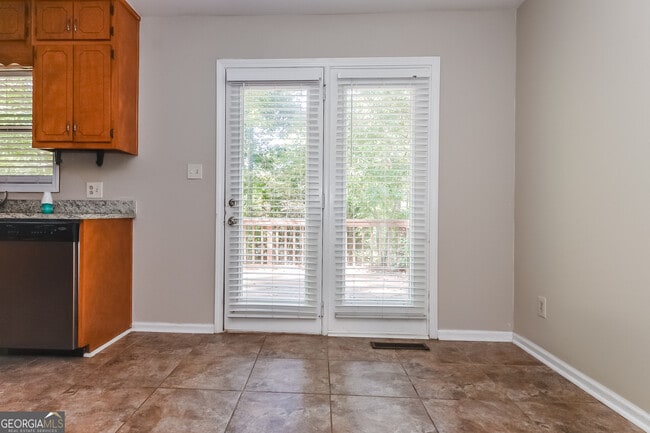 Photo - 208 Wildwood Dr