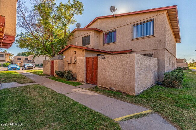 Photo - 5044 N 40th Ave