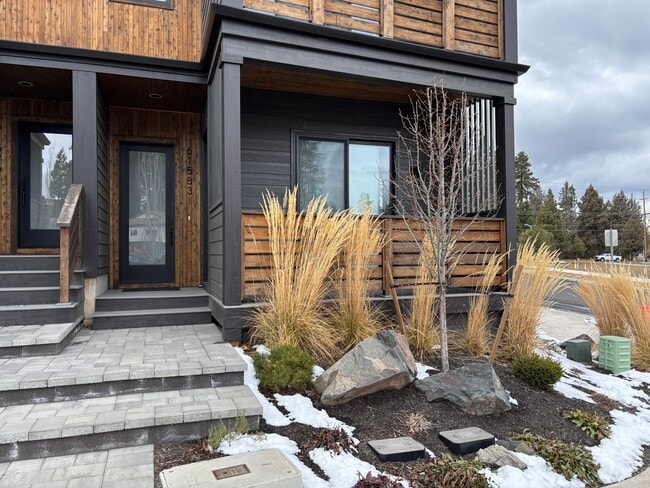 Building Photo - Modern Home Near Old Mill