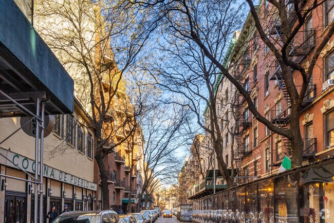 Photo - 208 Thompson St