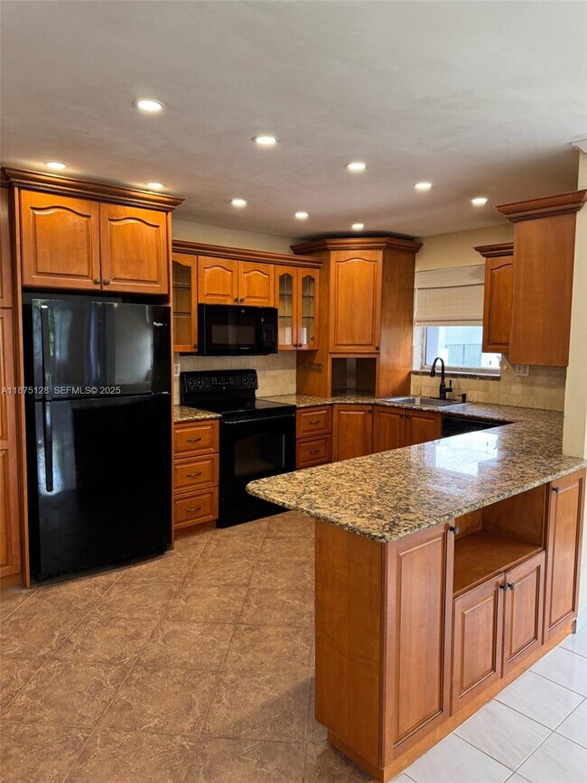 Building Photo - 2780 NE 183rd St Unit 301