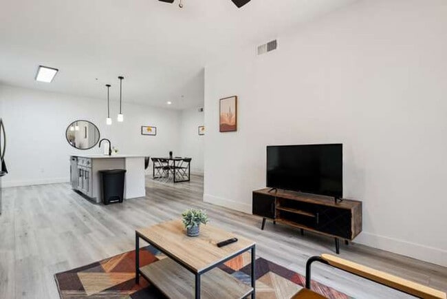Building Photo - 6610 N 93rd Ave Rental