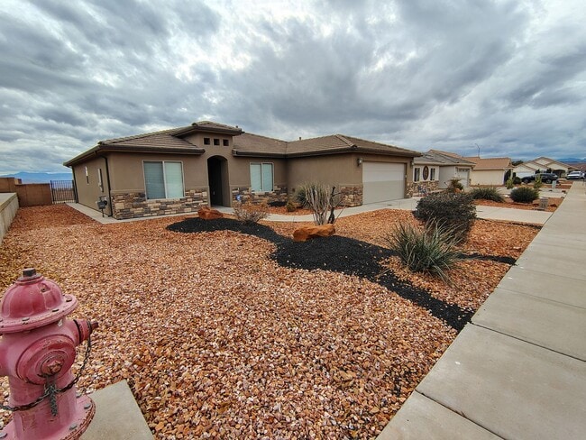 Building Photo - Cozy 3 Bedroom, 2 Bathroom Home in Washington!