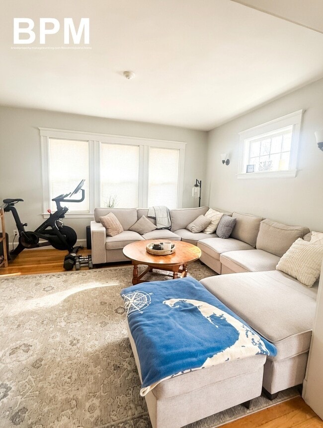 Photo - 949 Adams St