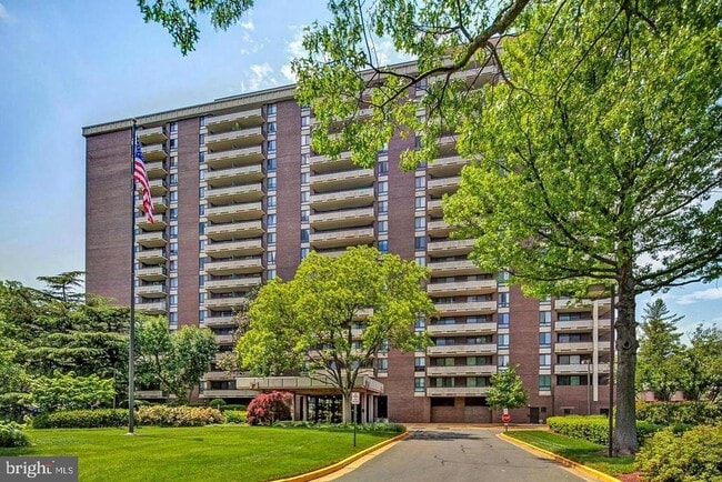 Building Photo - 1800 Old Meadow Rd Unit 314