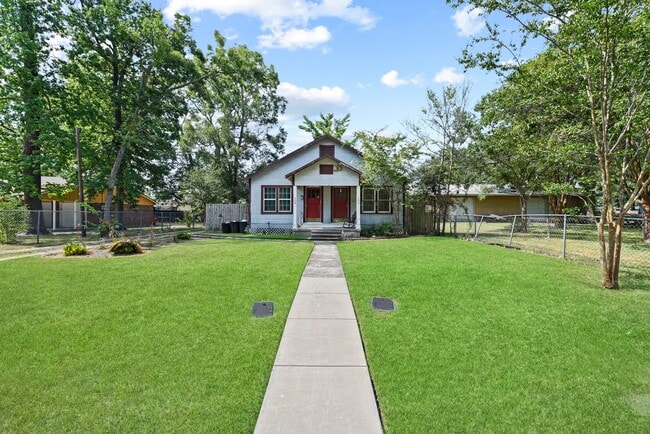 Building Photo - 154 Willow St