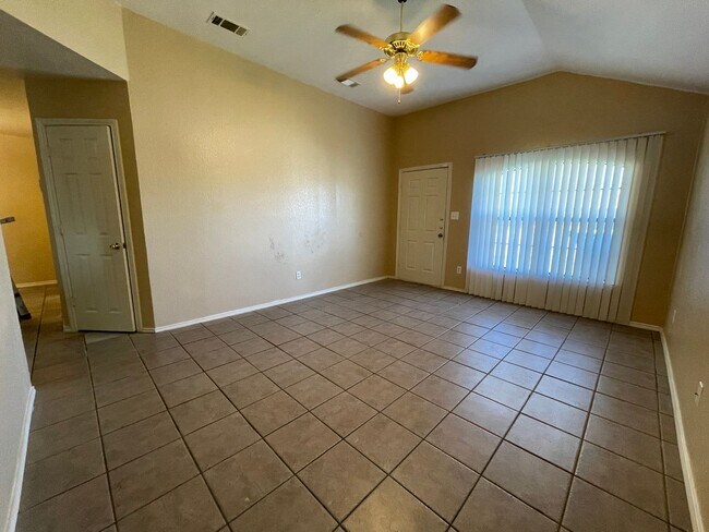 Photo - 5000 John David Dr Unidad A