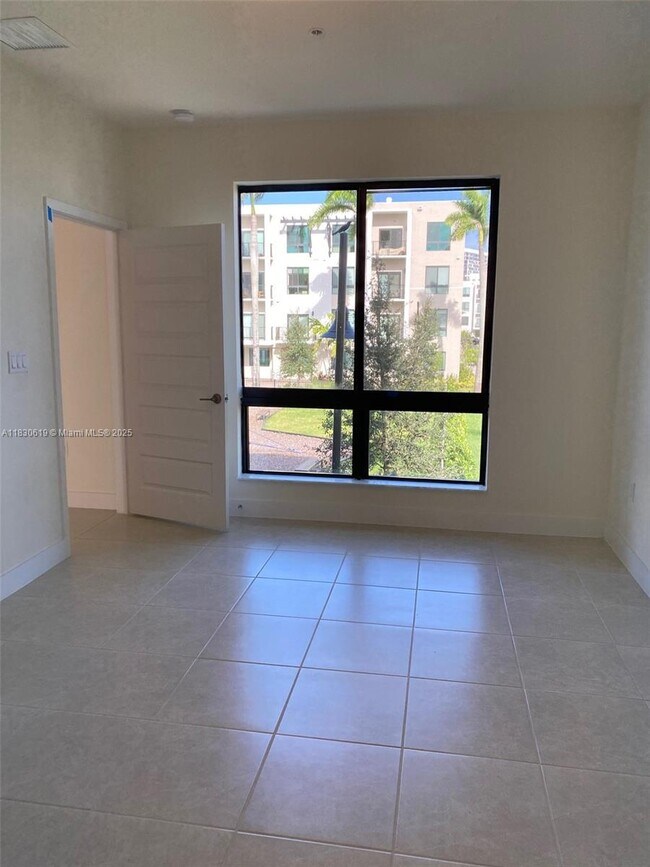 Photo - 4636 NW 84th Ave Unidad