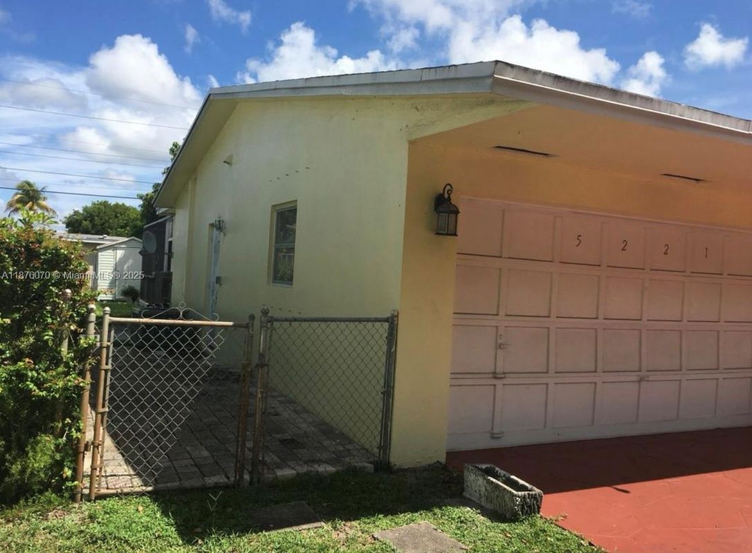 Photo - 5221 Washington St