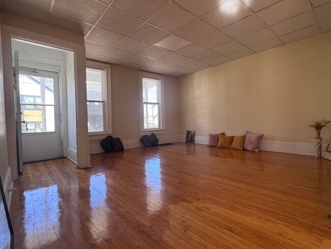 654 Jefferson St Unit 654 Jefferson - Lower Unit