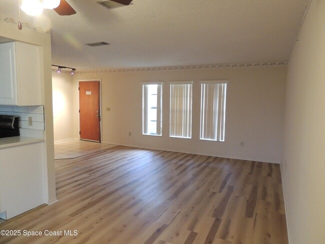 Photo - 2049 Ixora Dr W