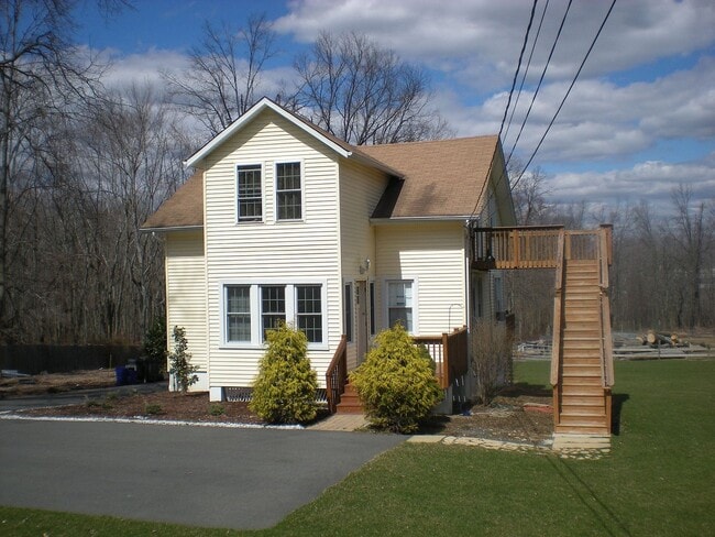 Building Photo - 191 Mount Horeb Rd Unit 2nd floor apt