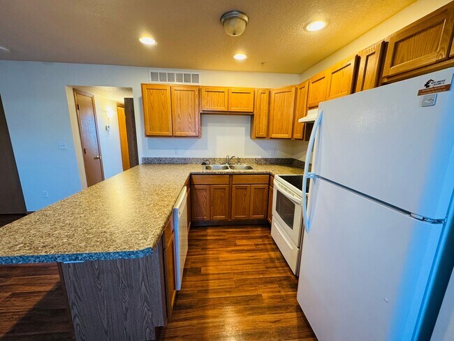 Photo - Lakeland Villa Apartments