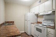 1BR, 1BA - 750SF - Kitchen
