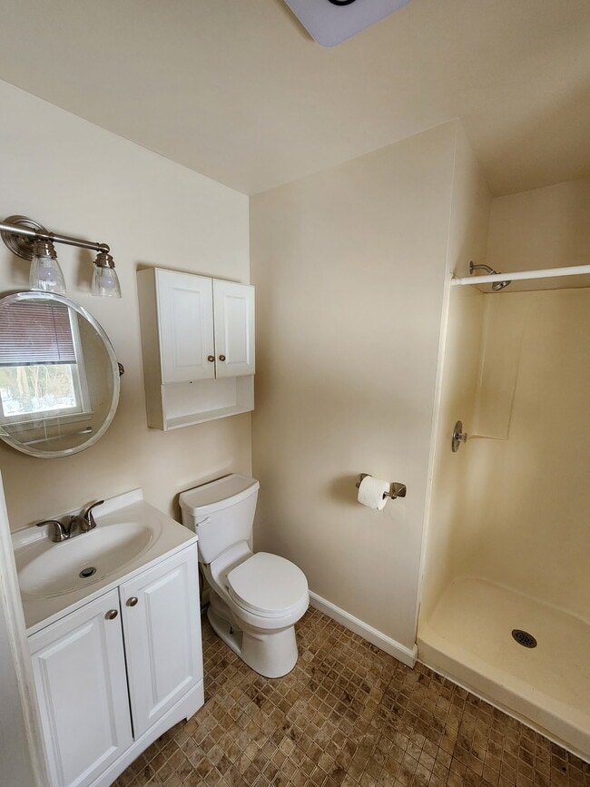 Photo - 5 Midland Dr