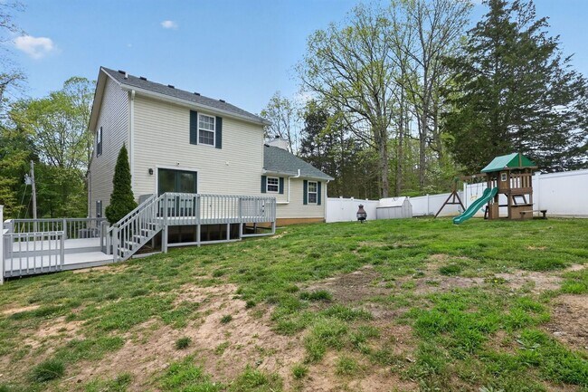 Photo - 373 Redwing Rd