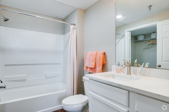 4BR, 4BA Flat - 1,282SF