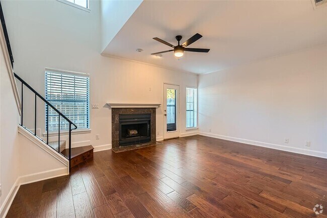 Building Photo - 1704 West Ave Unit 106 Rental