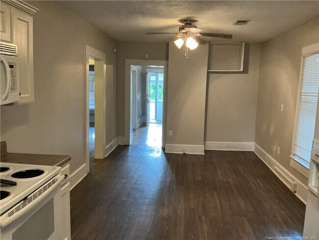 Photo - 120 W Elwood Ave