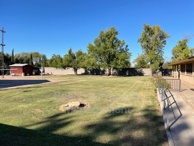 Photo - 1420 N Center St