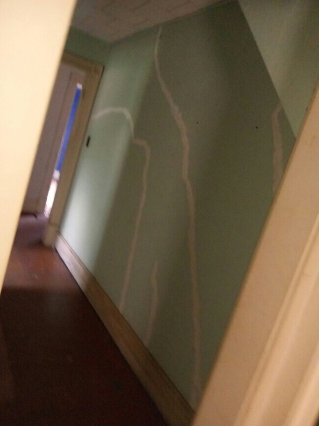 Photo - 205 5th St E