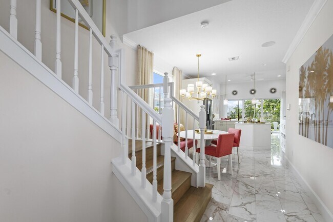 Photo - 16181 Oakview Dr