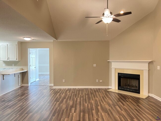 Photo - 203 Bryson Way