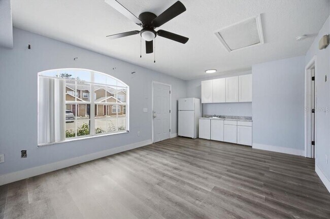 Photo - 713 Washington Palm Loop Unit Front