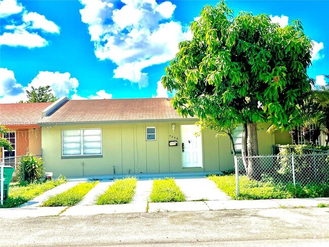 Building Photo - 4308 SW 130th Ct Rental
