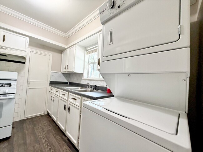 Photo - 218 W 15th St Unit L