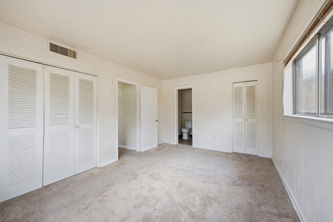 Photo - The Greenbrier Apartments