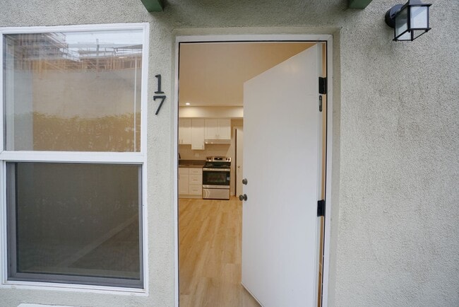 Photo - Mid City/Koreatown Recently Renovated Studio Available Now! Hurry Won't Last Unit 17