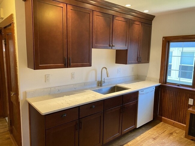 Building Photo - 31 Pierce Ave