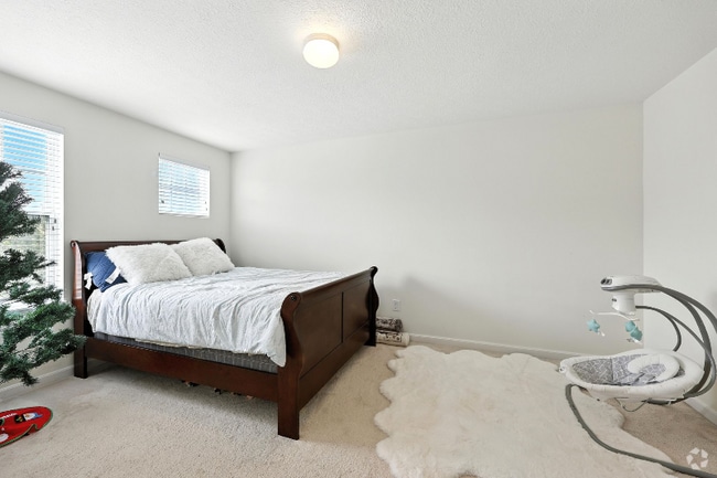 Building Photo - 5497 Mercier St Rental