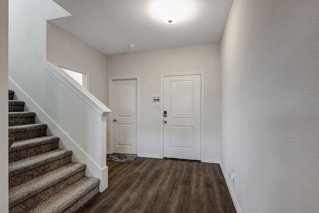 Photo - 1007 Hitchin Post Way