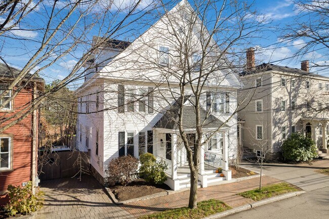 Photo - 105-107 Richards Unit 105